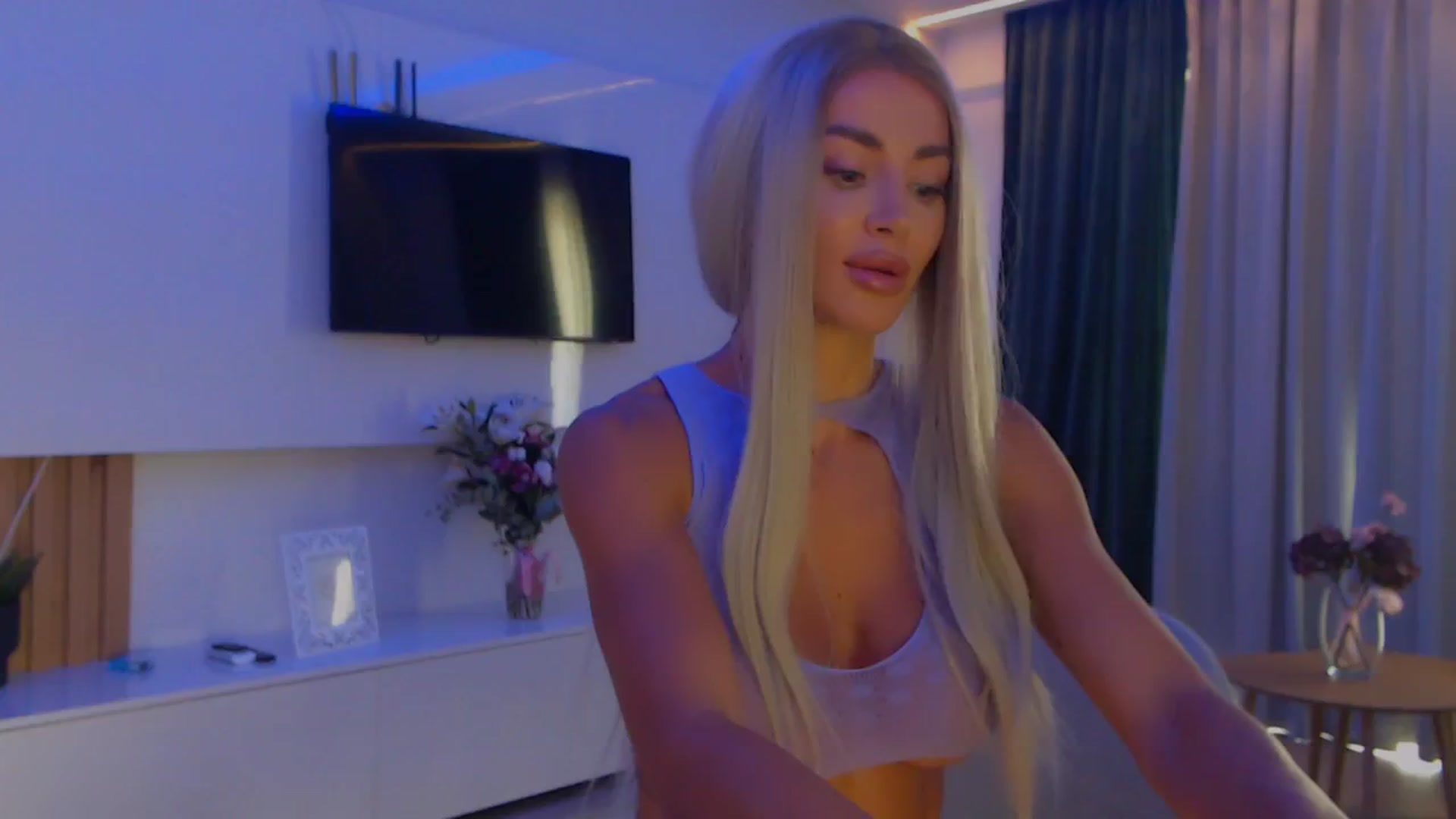 Gallery image thumbnail from Qu33n's myfreecams stream on, 09/25/2025, 08:49 image 16 of 20