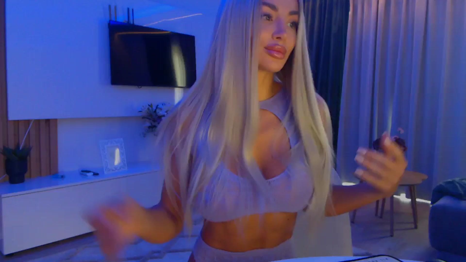 Gallery image thumbnail from Qu33n's myfreecams stream on, 09/25/2025, 08:49 image 1 of 20