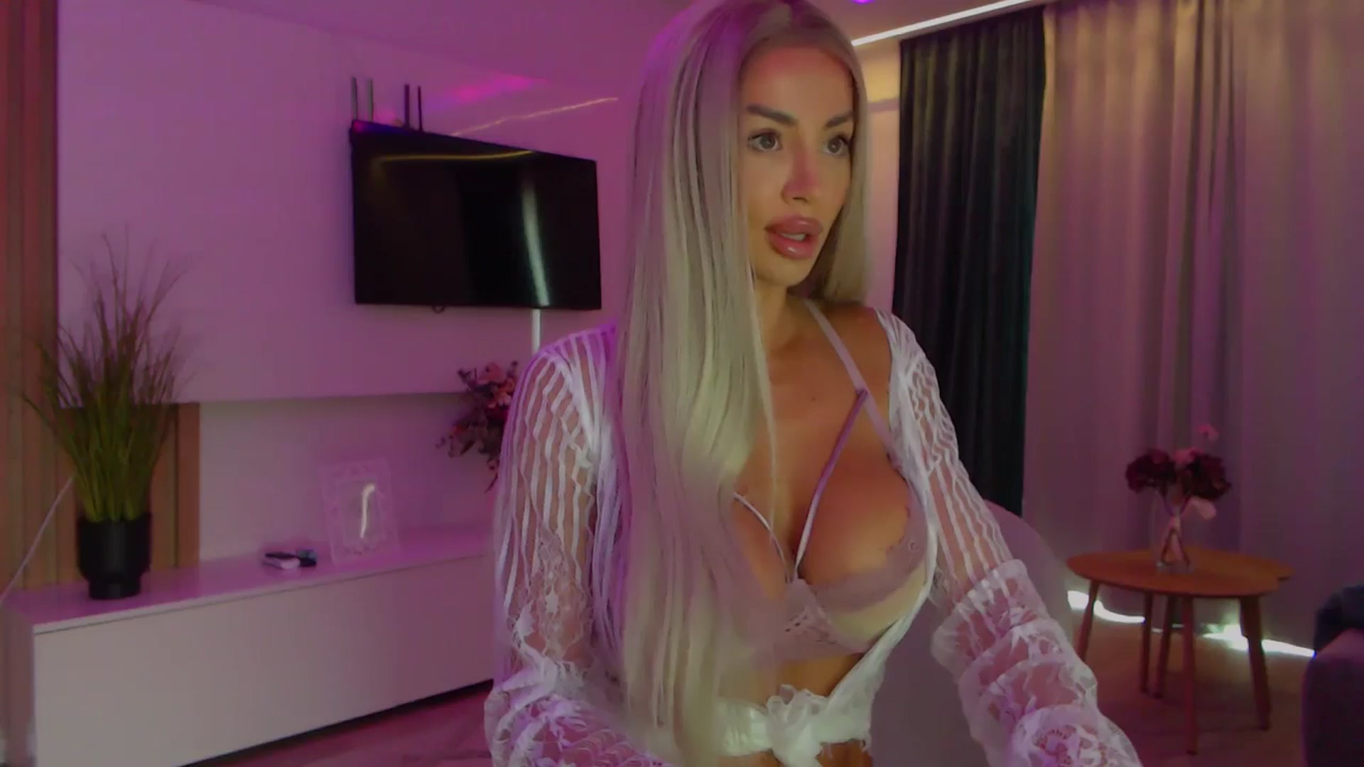 Gallery image thumbnail from Qu33n's myfreecams stream on, 10/01/2025, 07:05 image 2 of 20