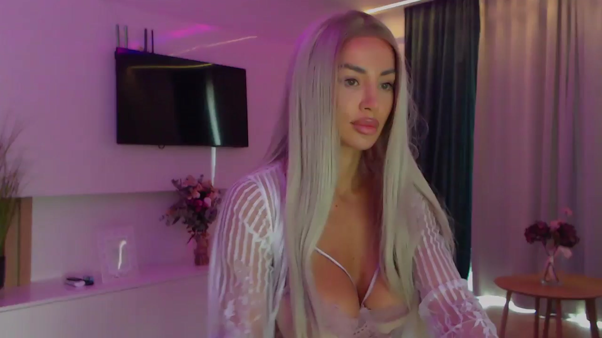 Gallery image thumbnail from Qu33n's myfreecams stream on, 10/01/2025, 09:00 image 1 of 20