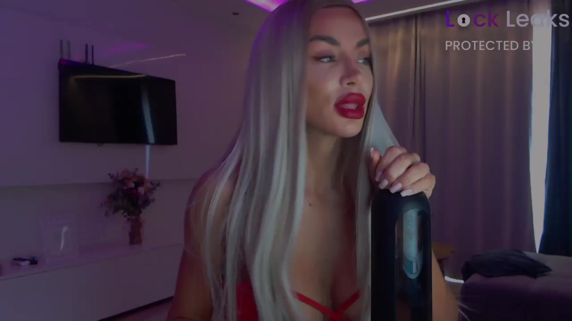 Gallery image thumbnail from Qu33n's myfreecams stream on, 10/04/2025, 07:43 image 1 of 20