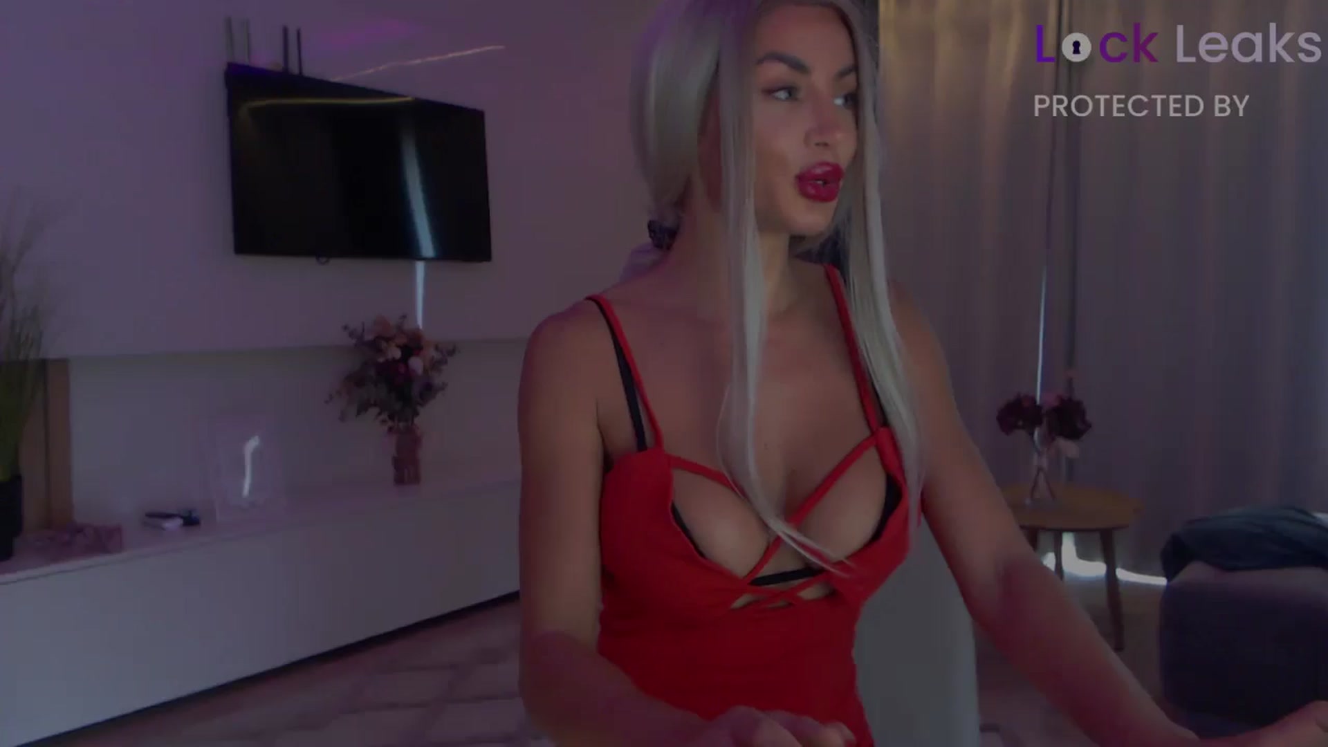 Gallery image thumbnail from Qu33n's myfreecams stream on, 10/04/2025, 07:43 image 16 of 20