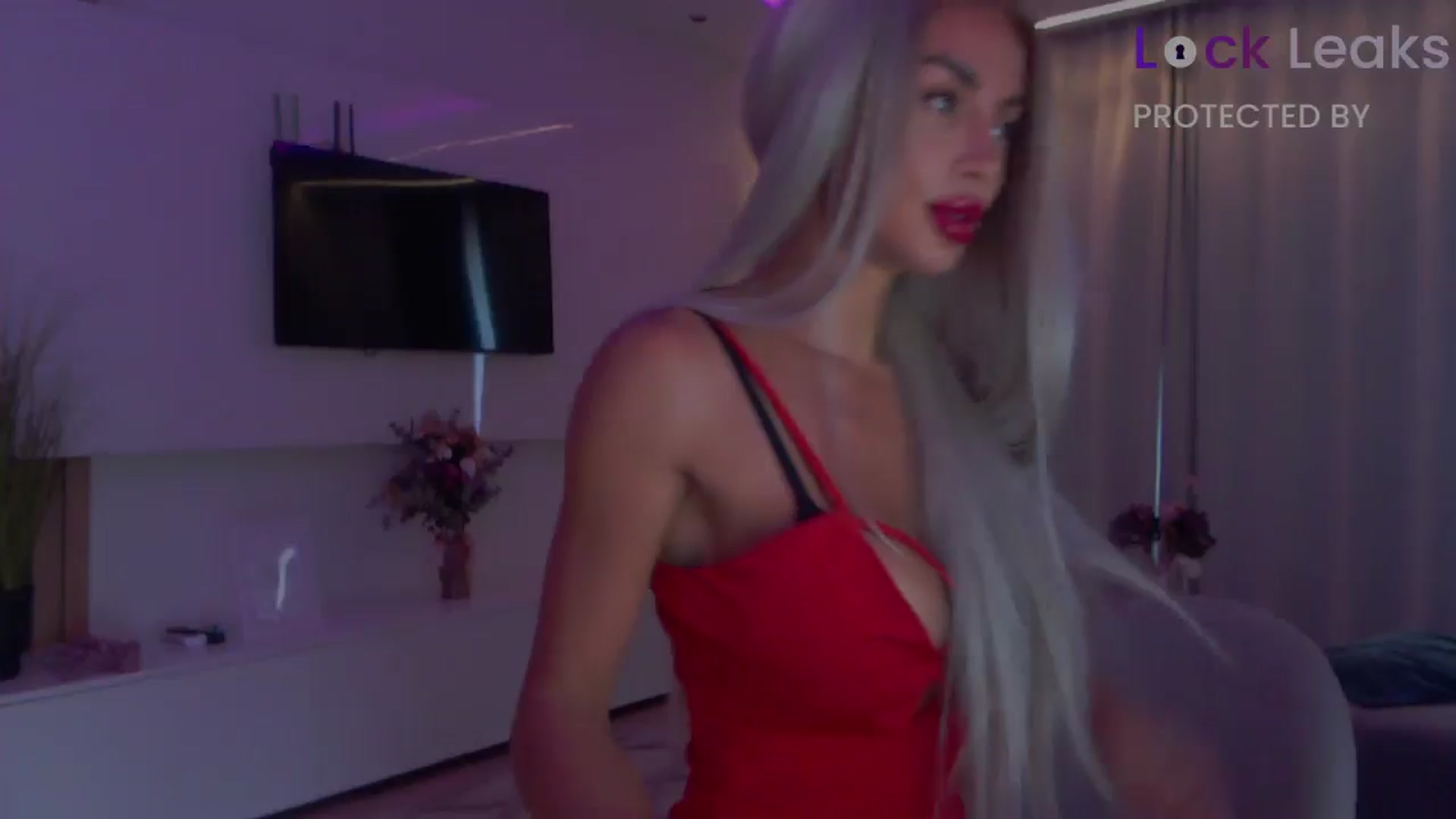 Gallery image thumbnail from Qu33n's myfreecams stream on, 10/04/2025, 09:13 image 13 of 20
