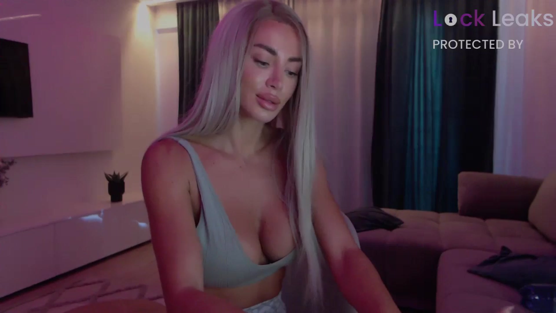 Gallery image thumbnail from Qu33n's myfreecams stream on, 10/05/2025, 08:41 image 6 of 20