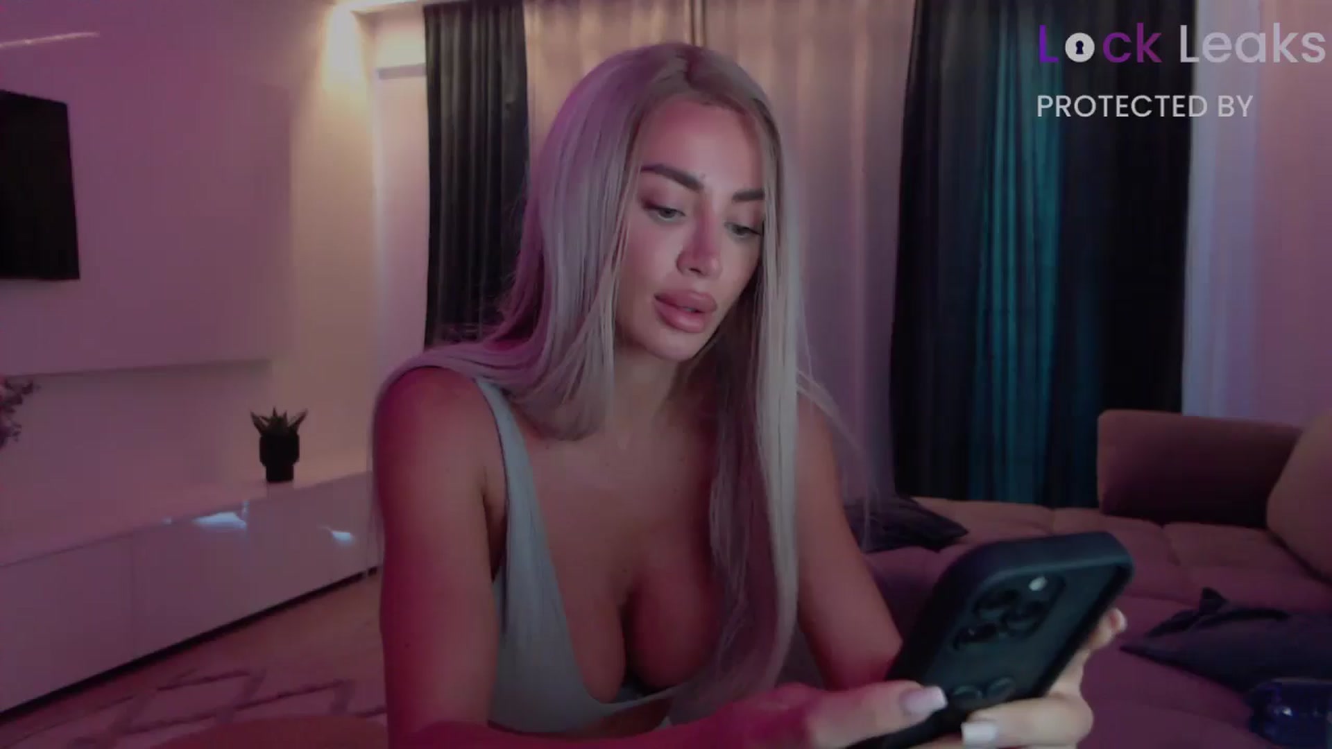 Gallery image thumbnail from Qu33n's myfreecams stream on, 10/05/2025, 08:41 image 10 of 20