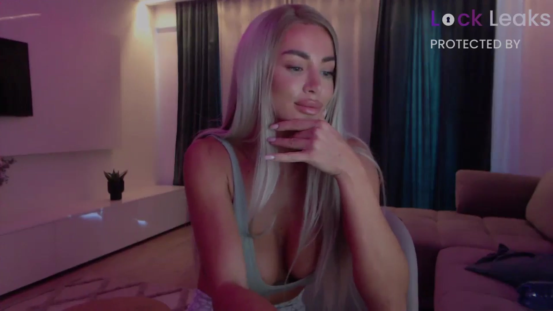 Gallery image thumbnail from Qu33n's myfreecams stream on, 10/05/2025, 08:41 image 19 of 20