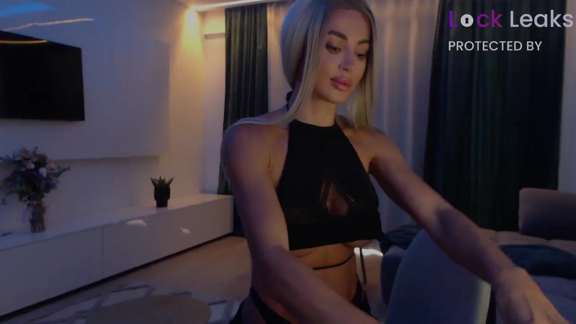 Gallery image thumbnail from Qu33n's myfreecams stream on, 10/07/2025, 07:52 image 16 of 20