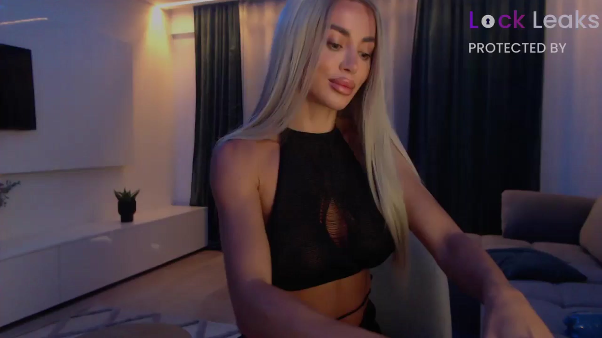 Gallery image thumbnail from Qu33n's myfreecams stream on, 10/07/2025, 07:52 image 1 of 20