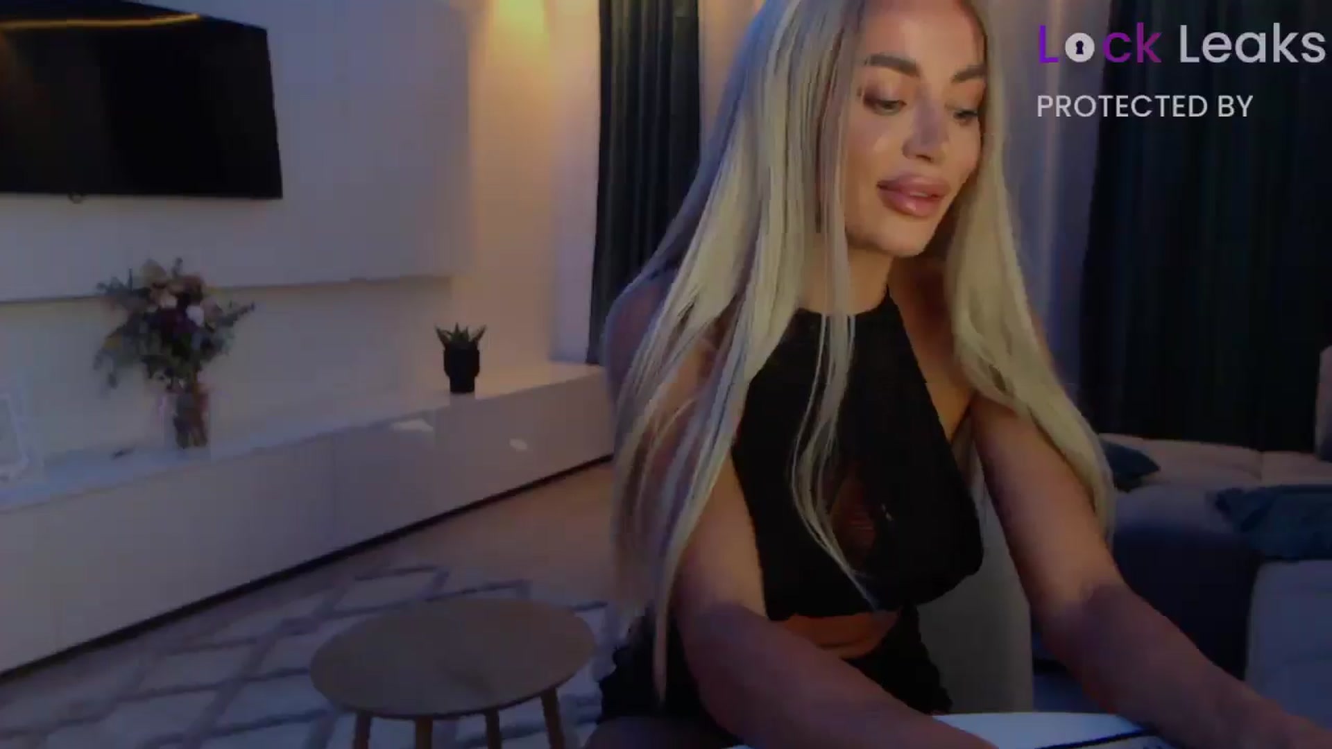 Gallery image thumbnail from Qu33n's myfreecams stream on, 10/07/2025, 07:52 image 4 of 20