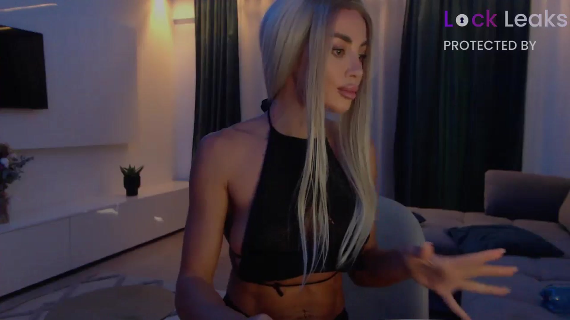 Gallery image thumbnail from Qu33n's myfreecams stream on, 10/07/2025, 08:12 image 3 of 20