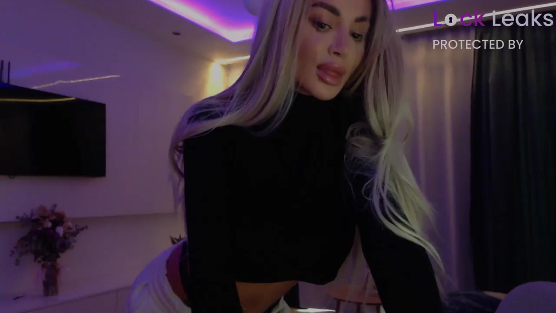 Gallery image thumbnail from Qu33n's myfreecams stream on, 10/07/2025, 10:05 image 12 of 20