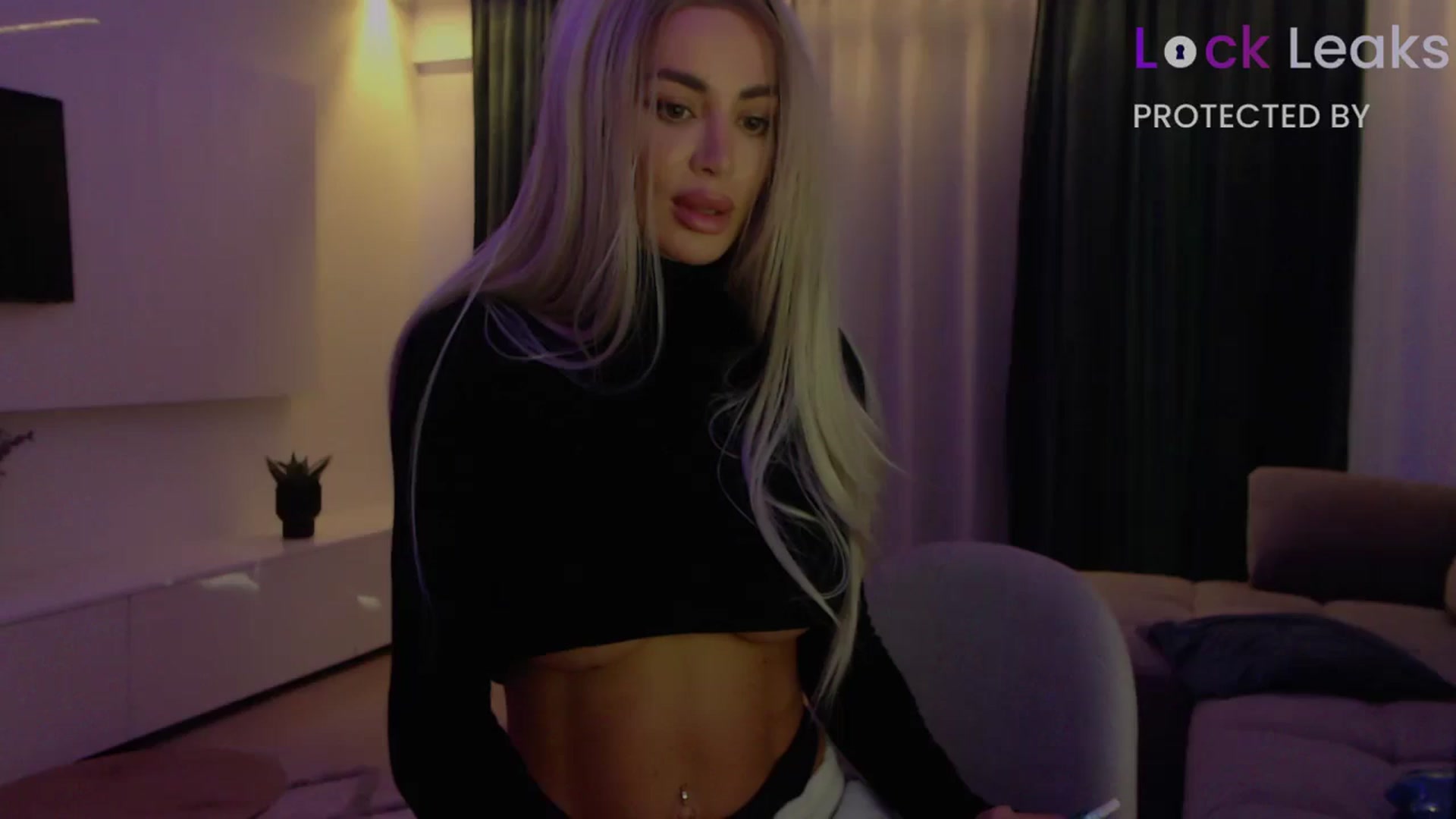 Gallery image thumbnail from Qu33n's myfreecams stream on, 10/07/2025, 10:05 image 16 of 20