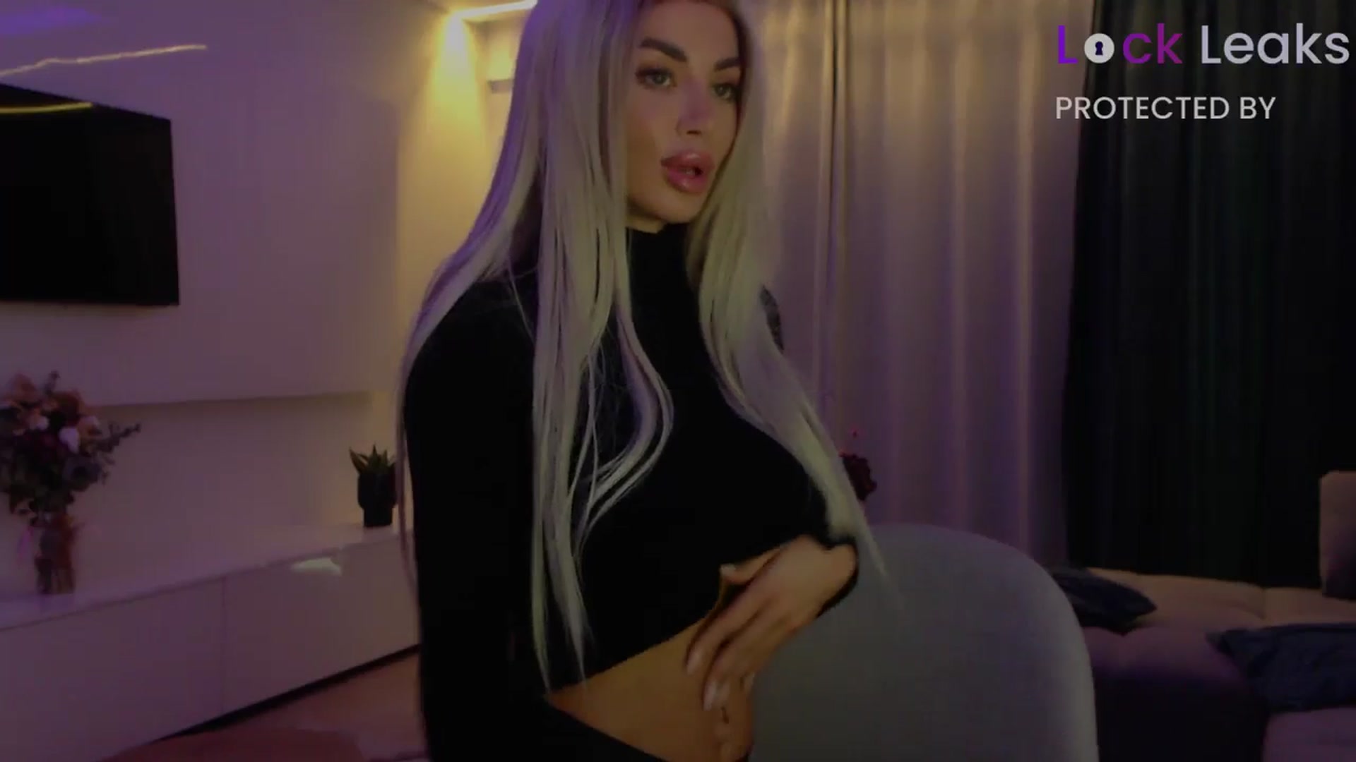 Gallery image thumbnail from Qu33n's myfreecams stream on, 10/07/2025, 10:05 image 3 of 20