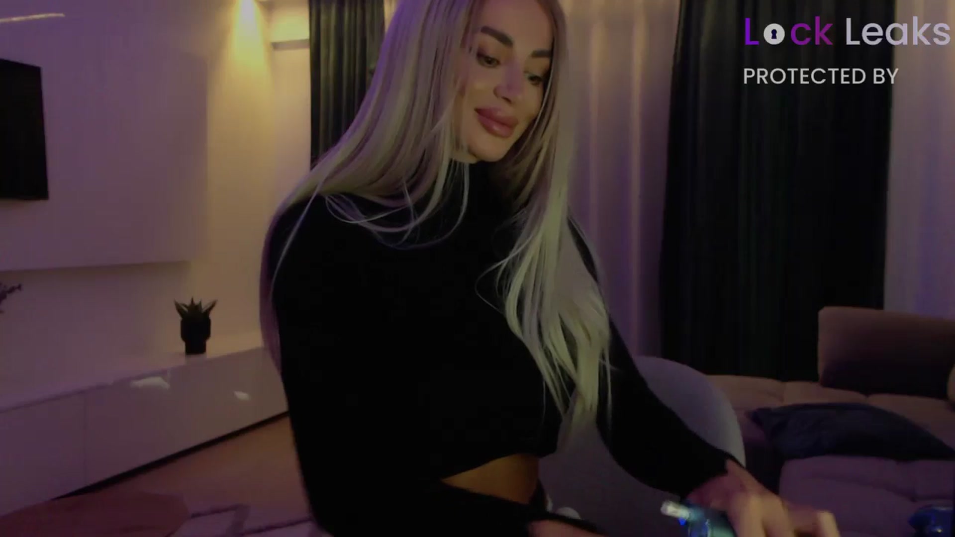 Gallery image thumbnail from Qu33n's myfreecams stream on, 10/07/2025, 10:05 image 14 of 20