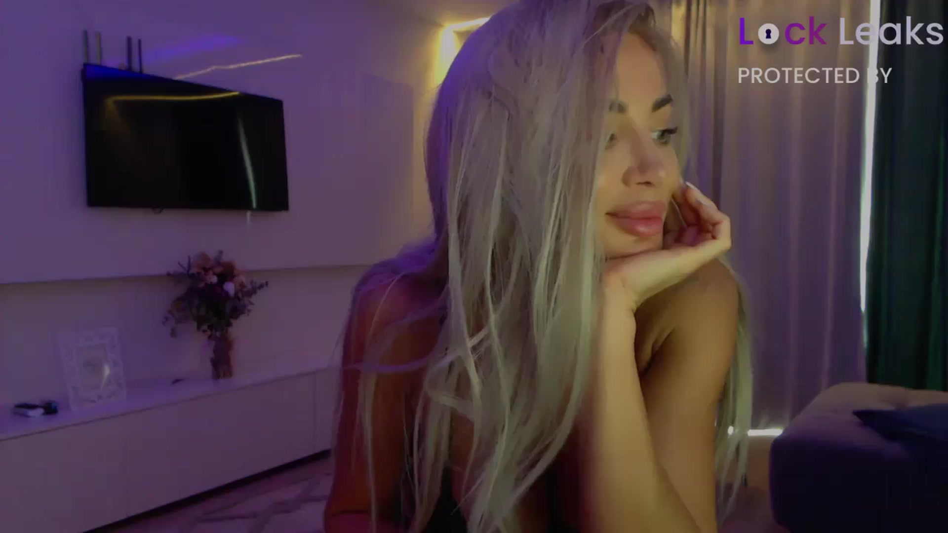 Gallery image thumbnail from Qu33n's myfreecams stream on, 10/08/2025, 10:12 image 19 of 20
