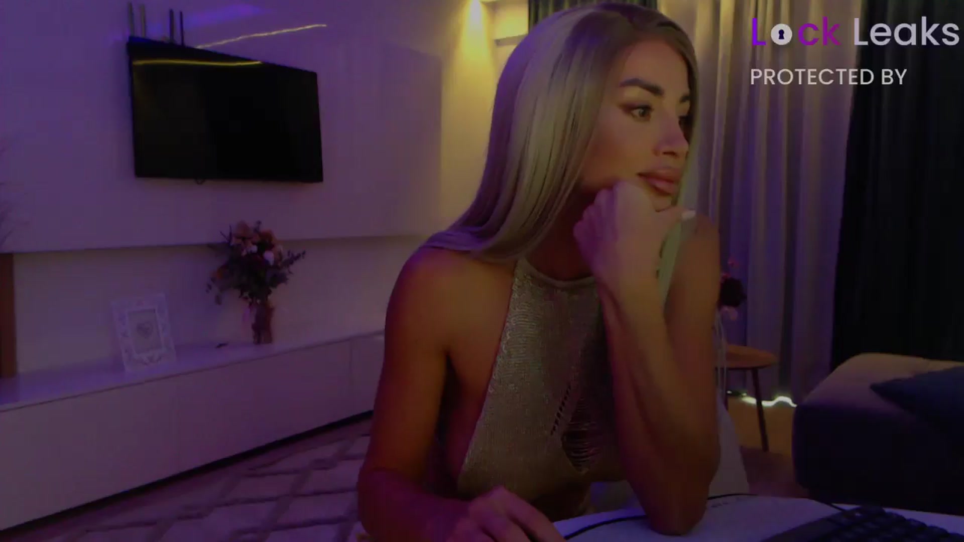 Gallery image thumbnail from Qu33n's myfreecams stream on, 10/11/2025, 06:01 image 13 of 20