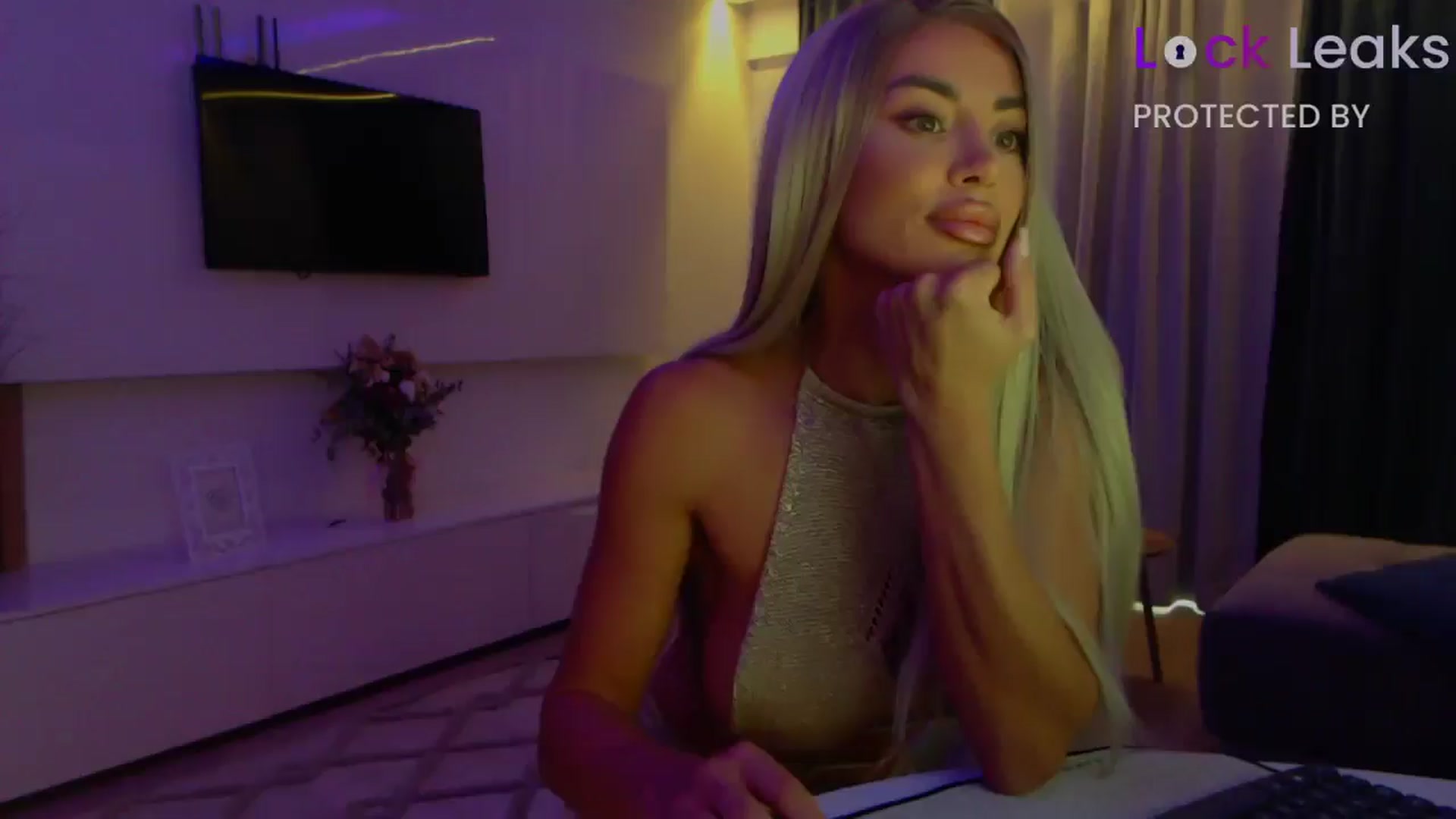 Gallery image thumbnail from Qu33n's myfreecams stream on, 10/11/2025, 06:01 image 1 of 20