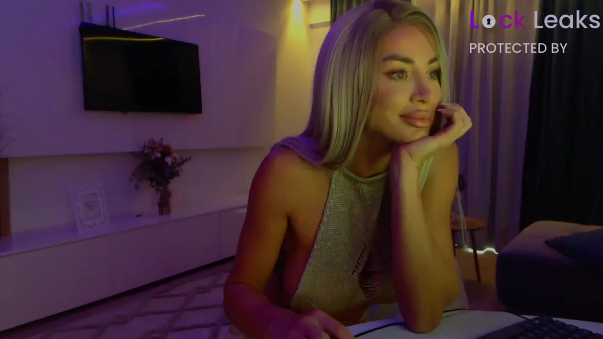 Gallery image thumbnail from Qu33n's myfreecams stream on, 10/11/2025, 06:01 image 12 of 20