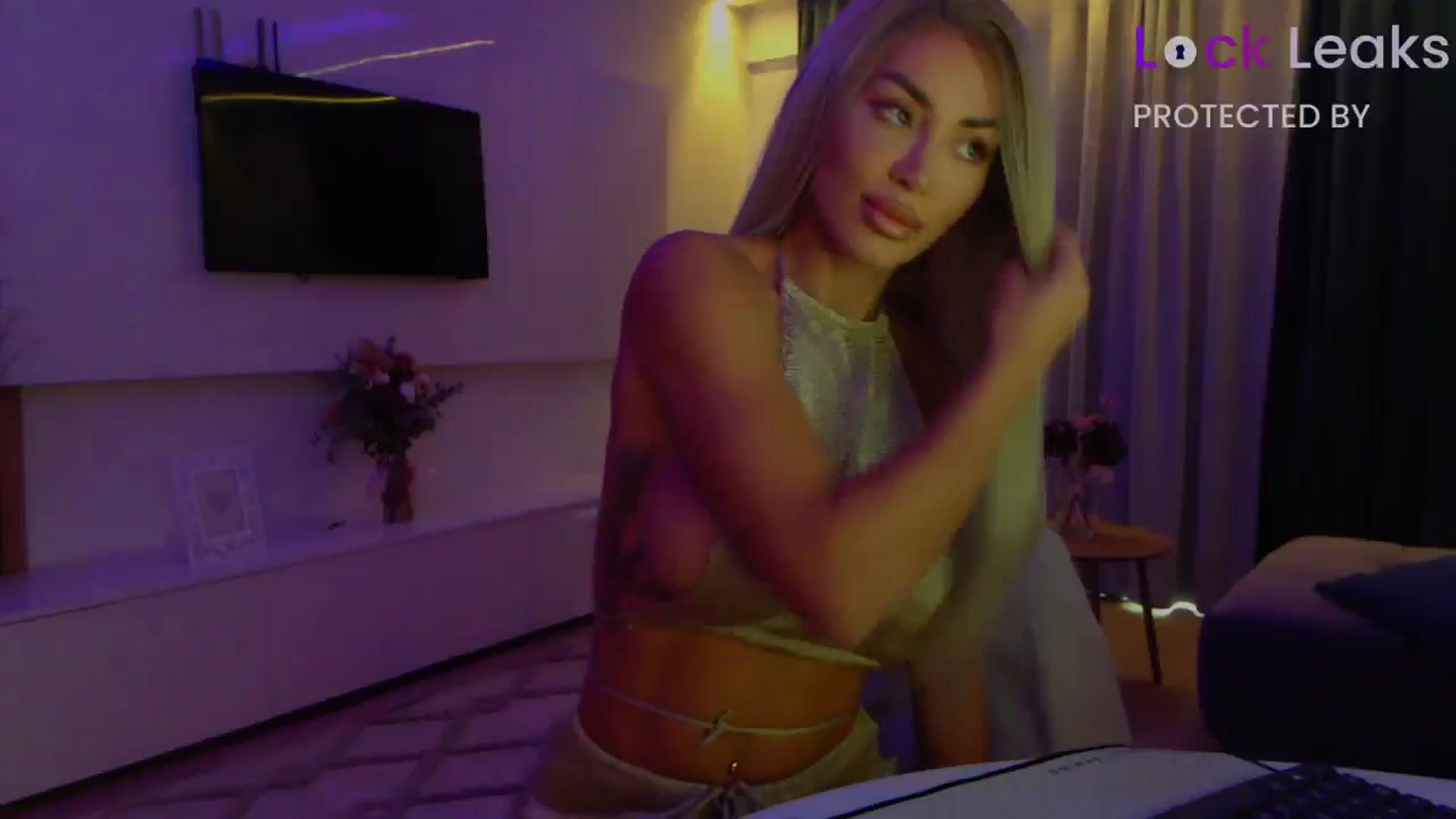 Gallery image thumbnail from Qu33n's myfreecams stream on, 10/11/2025, 06:01 image 4 of 20