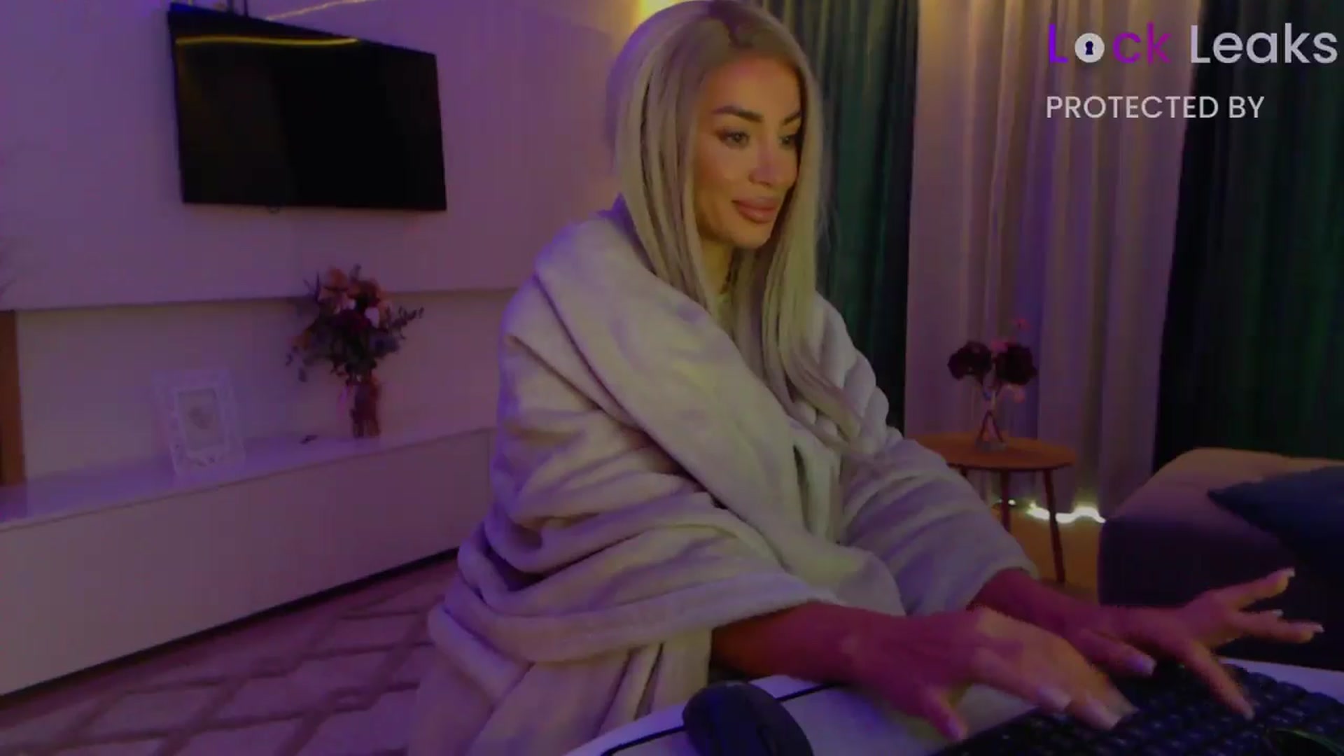 Gallery image thumbnail from Qu33n's myfreecams stream on, 10/11/2025, 06:32 image 18 of 20