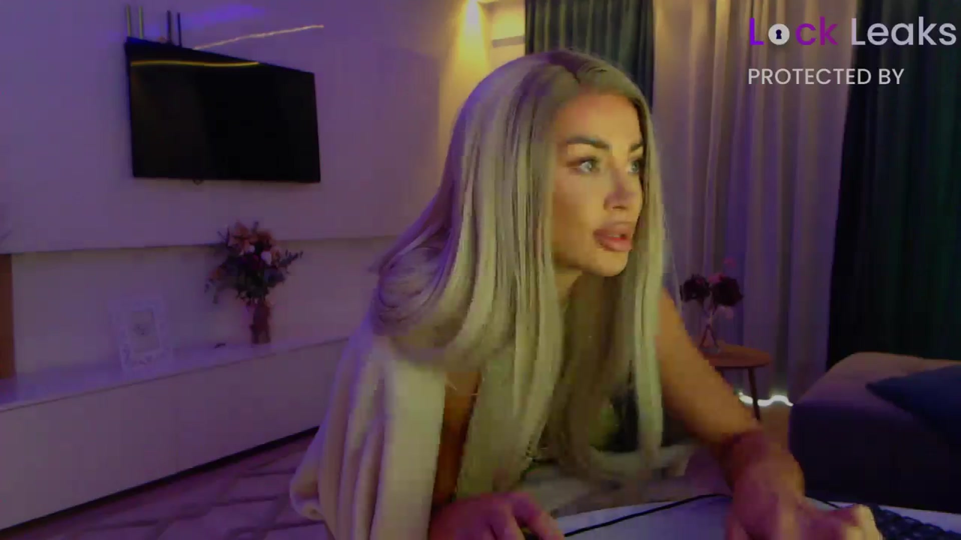 Gallery image thumbnail from Qu33n's myfreecams stream on, 10/11/2025, 06:32 image 14 of 20