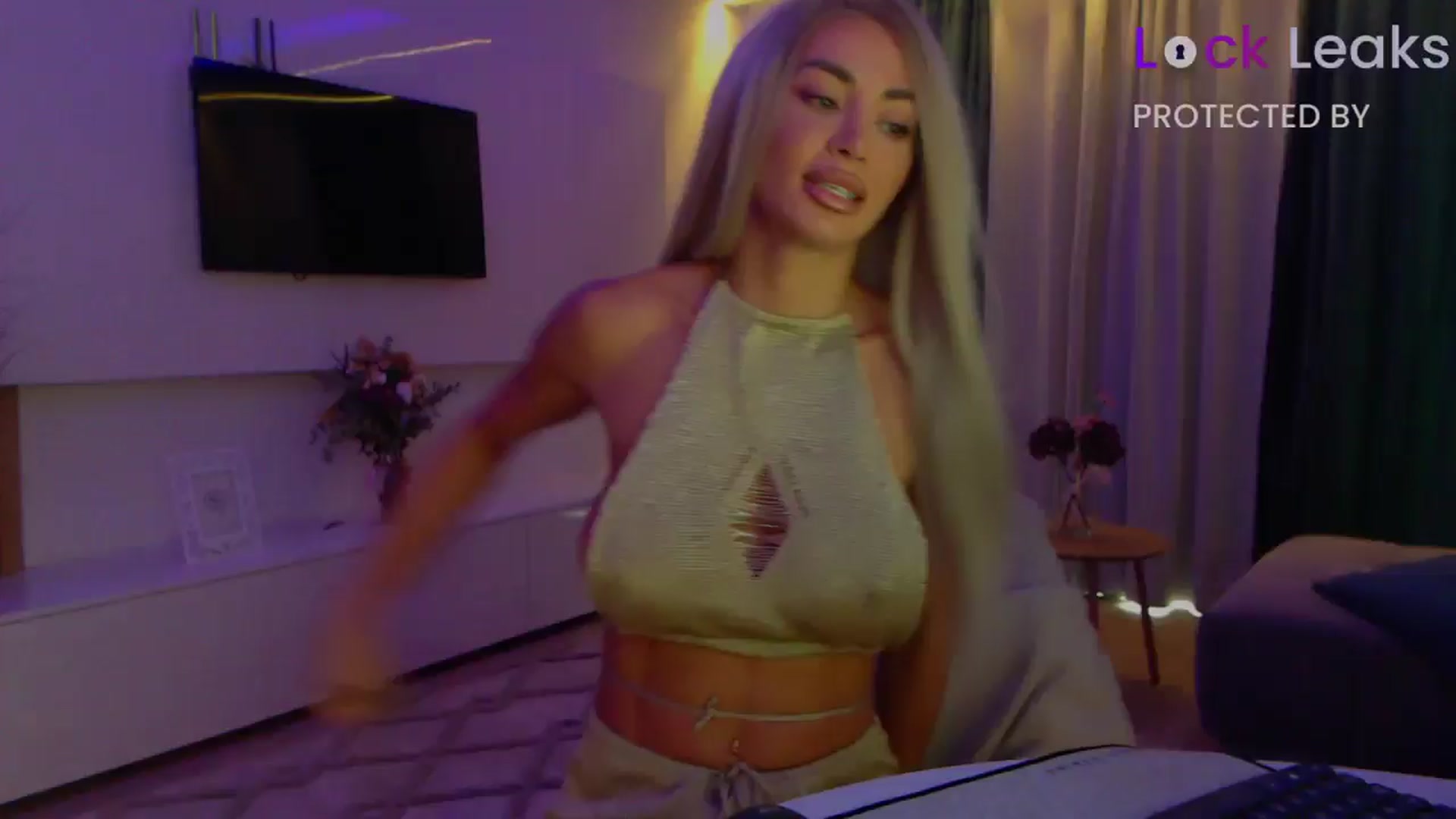 Gallery image thumbnail from Qu33n's myfreecams stream on, 10/11/2025, 06:32 image 10 of 20
