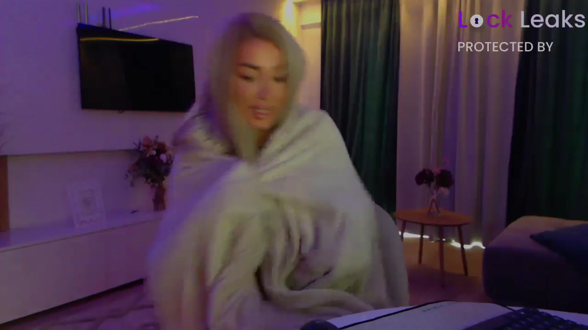 Gallery image thumbnail from Qu33n's myfreecams stream on, 10/11/2025, 06:32 image 16 of 20