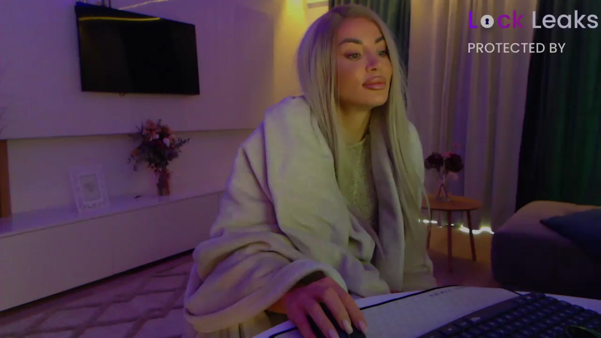Gallery image thumbnail from Qu33n's myfreecams stream on, 10/11/2025, 06:32 image 19 of 20