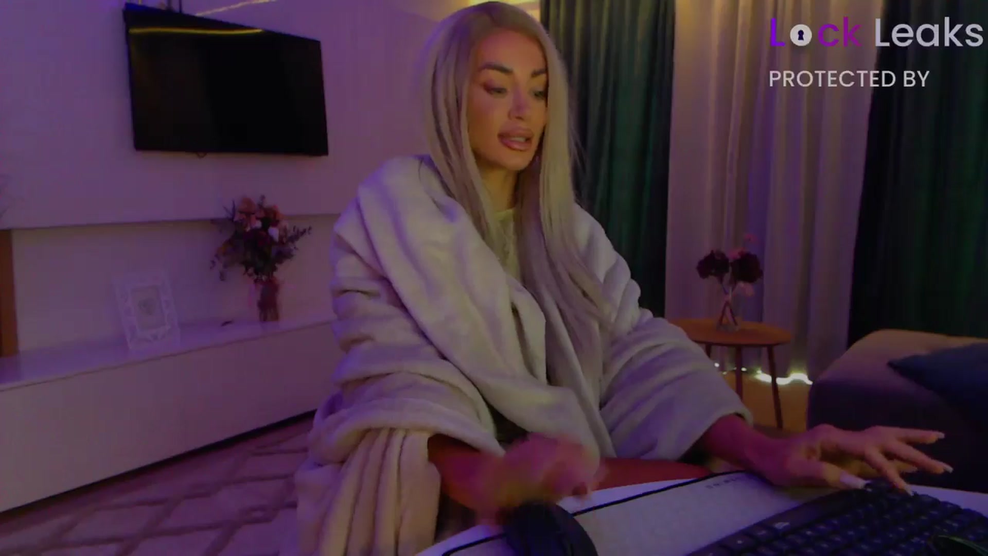 Gallery image thumbnail from Qu33n's myfreecams stream on, 10/11/2025, 06:32 image 17 of 20