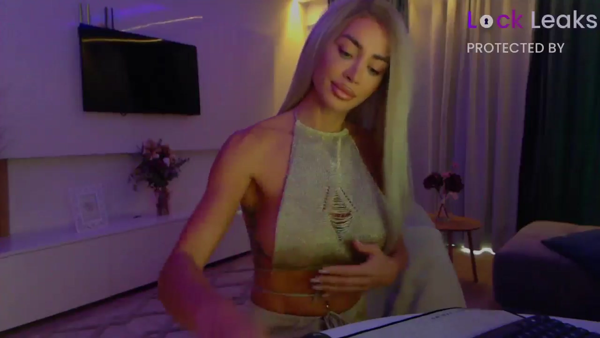 Gallery image thumbnail from Qu33n's myfreecams stream on, 10/11/2025, 06:32 image 9 of 20