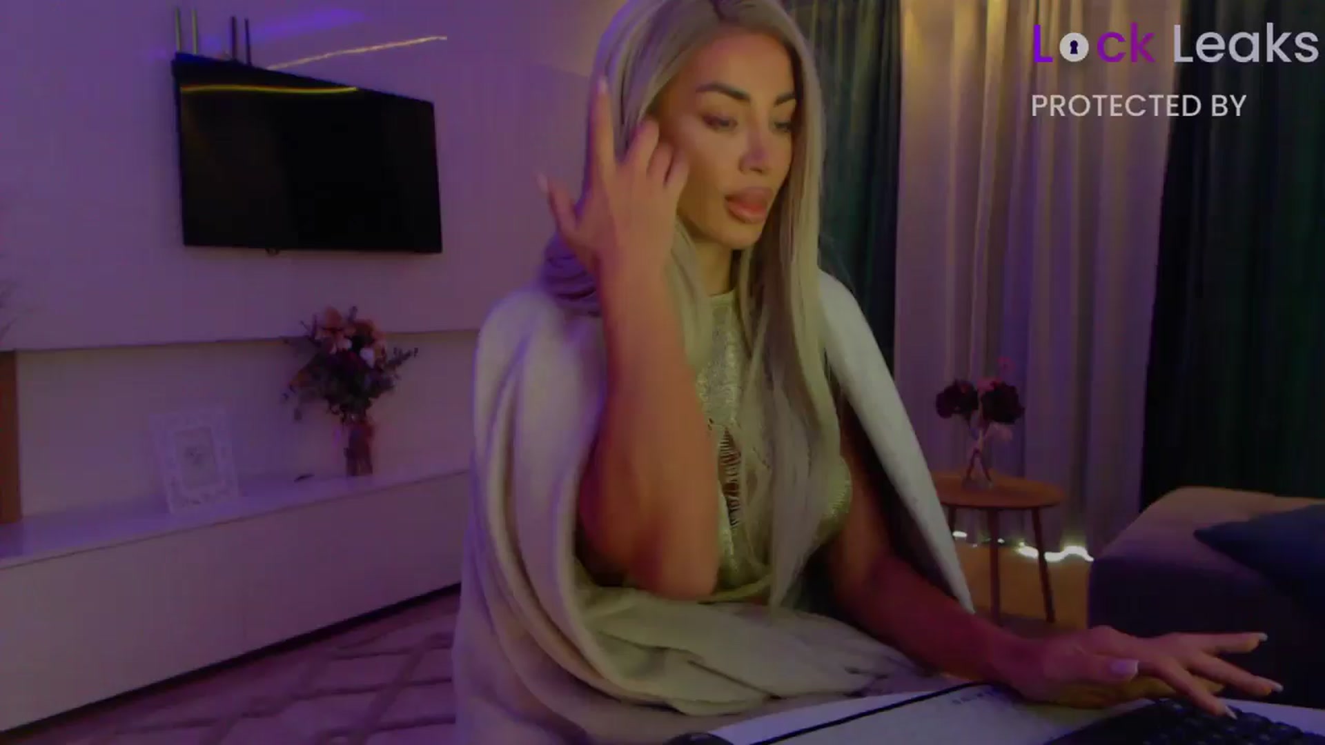 Gallery image thumbnail from Qu33n's myfreecams stream on, 10/11/2025, 06:32 image 11 of 20