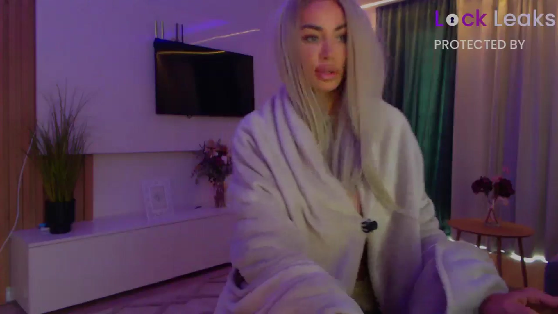 Gallery image thumbnail from Qu33n's myfreecams stream on, 10/11/2025, 08:37 image 5 of 20
