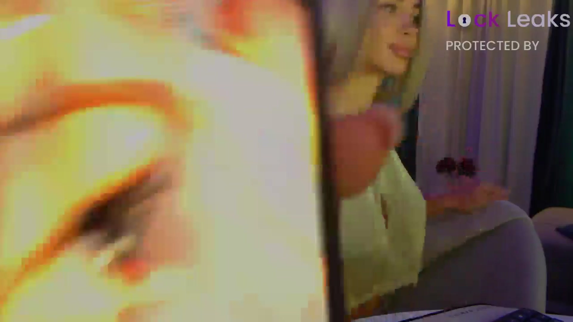 Gallery image thumbnail from Qu33n's myfreecams stream on, 10/11/2025, 08:37 image 15 of 20