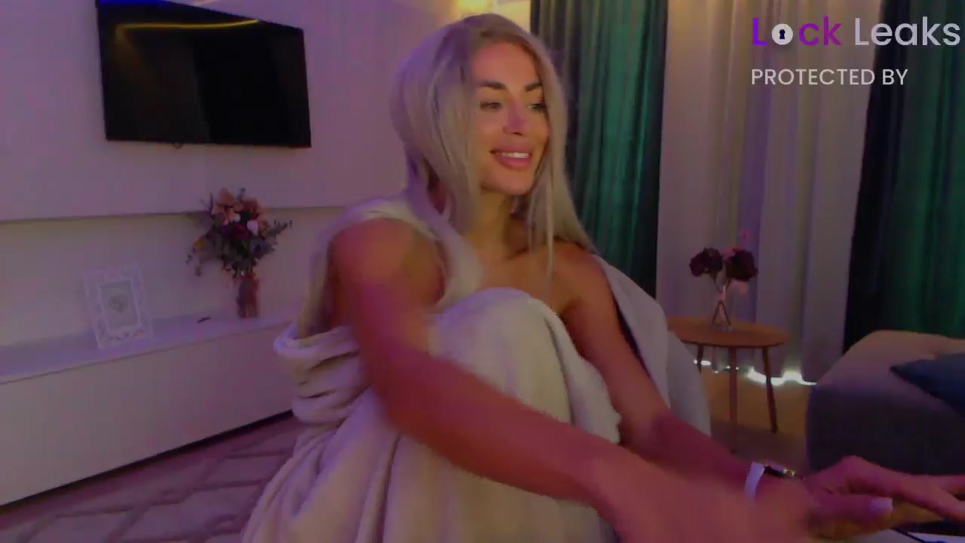 Gallery image thumbnail from Qu33n's myfreecams stream on, 10/11/2025, 10:54 image 12 of 20