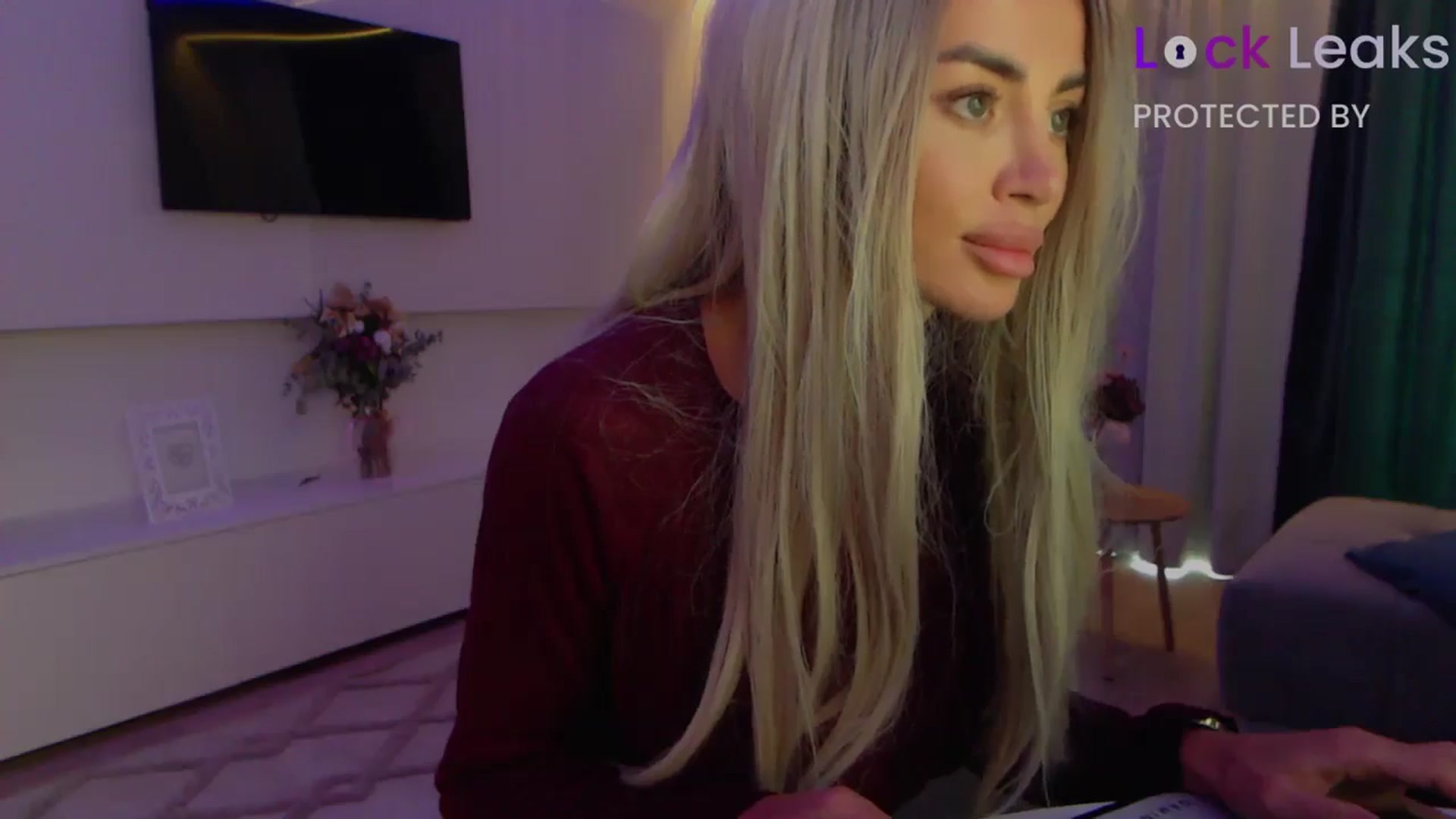 Gallery image thumbnail from Qu33n's myfreecams stream on, 10/11/2025, 10:54 image 17 of 20