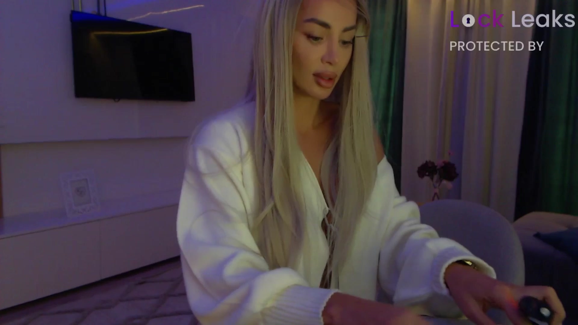 Gallery image thumbnail from Qu33n's myfreecams stream on, 10/14/2025, 09:24 image 19 of 20