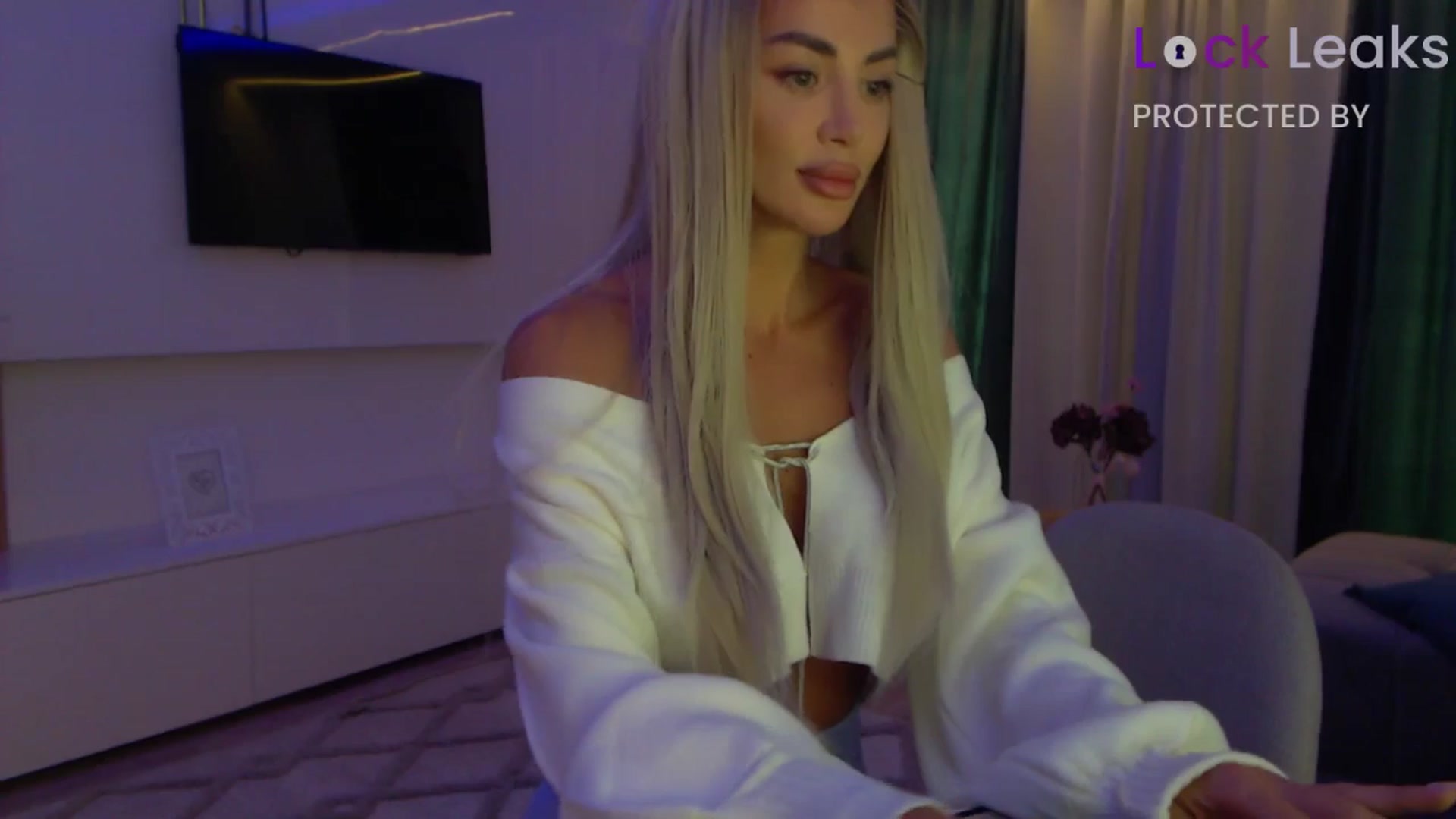Gallery image thumbnail from Qu33n's myfreecams stream on, 10/14/2025, 09:24 image 20 of 20