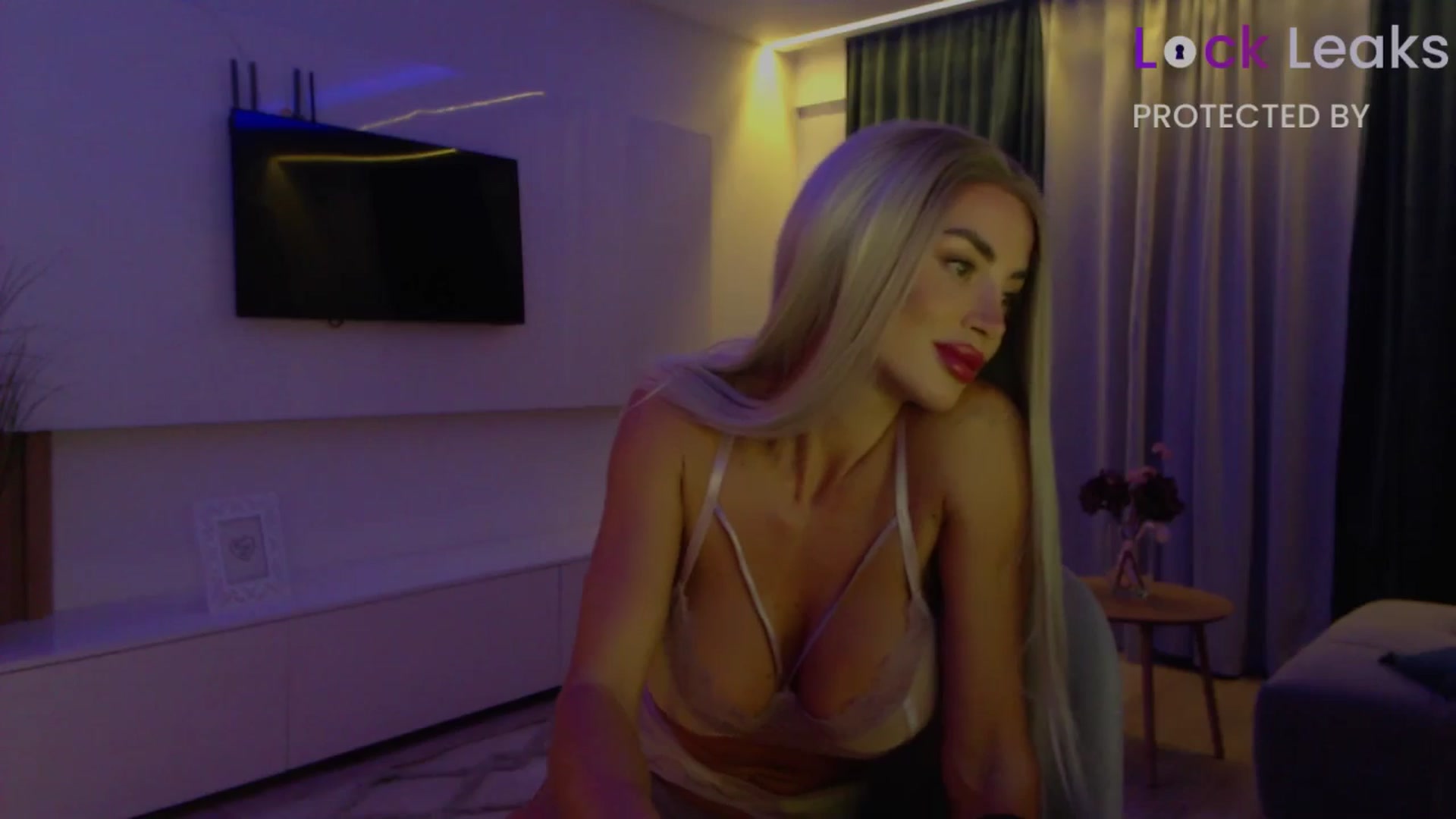 Gallery image thumbnail from Qu33n's myfreecams stream on, 10/14/2025, 17:36 image 9 of 20