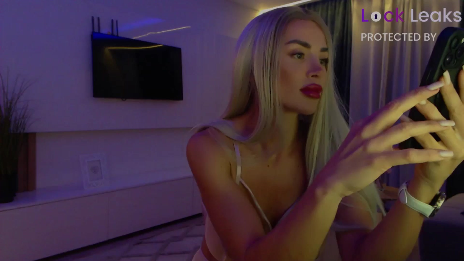 Gallery image thumbnail from Qu33n's myfreecams stream on, 10/14/2025, 17:36 image 18 of 20