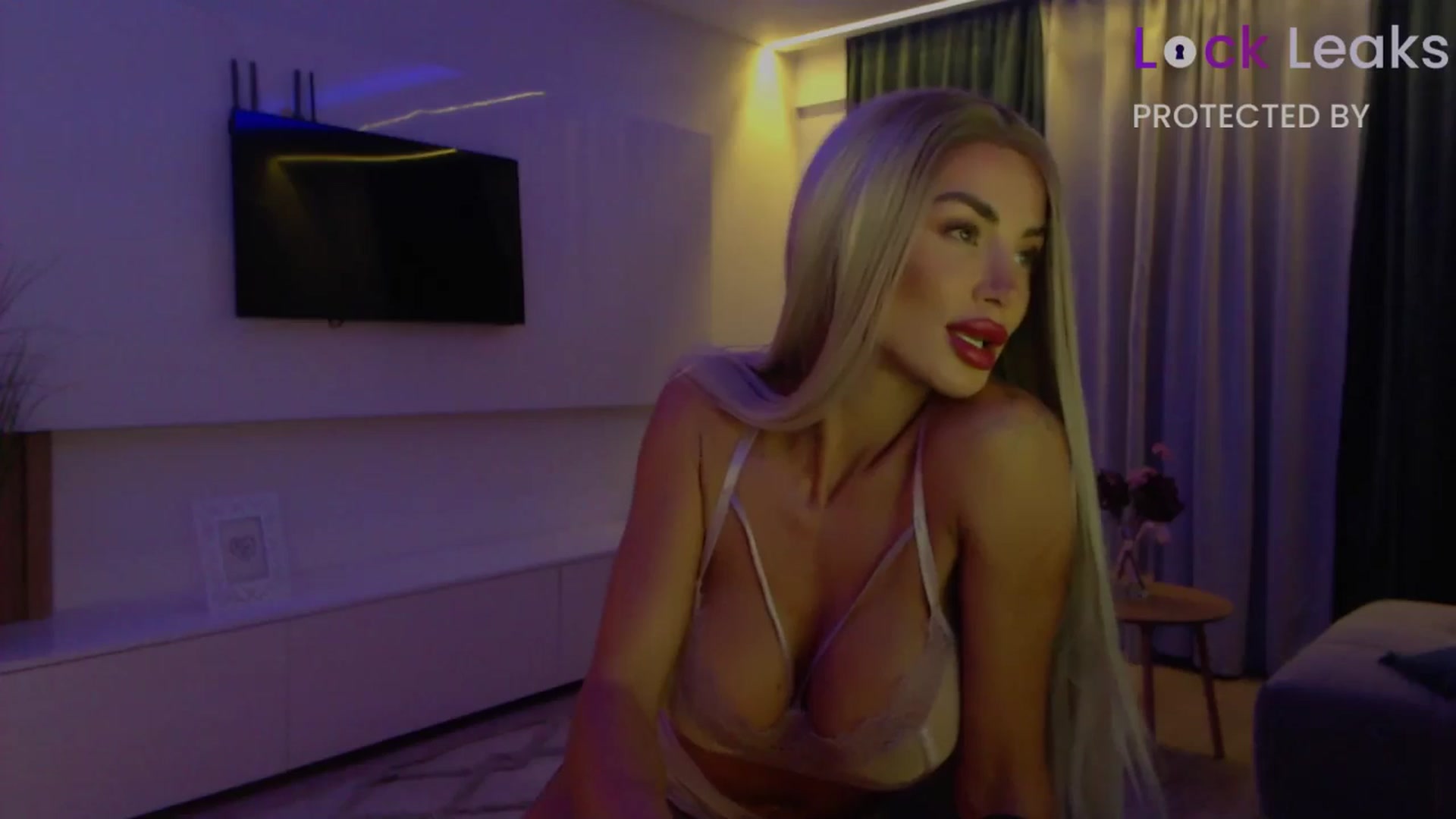 Gallery image thumbnail from Qu33n's myfreecams stream on, 10/14/2025, 17:36 image 8 of 20