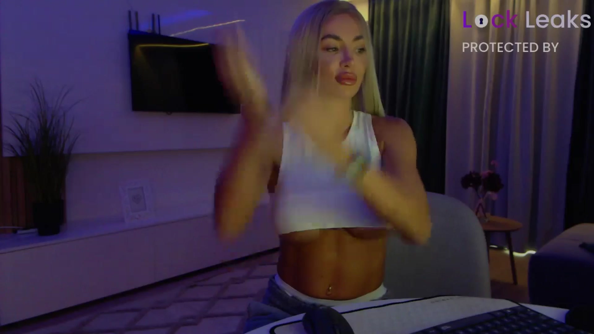 Gallery image thumbnail from Qu33n's myfreecams stream on, 10/15/2025, 06:51 image 15 of 20