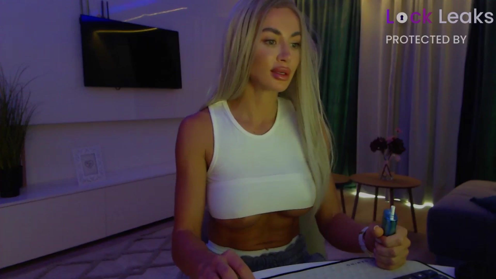 Gallery image thumbnail from Qu33n's myfreecams stream on, 10/15/2025, 08:10 image 10 of 20