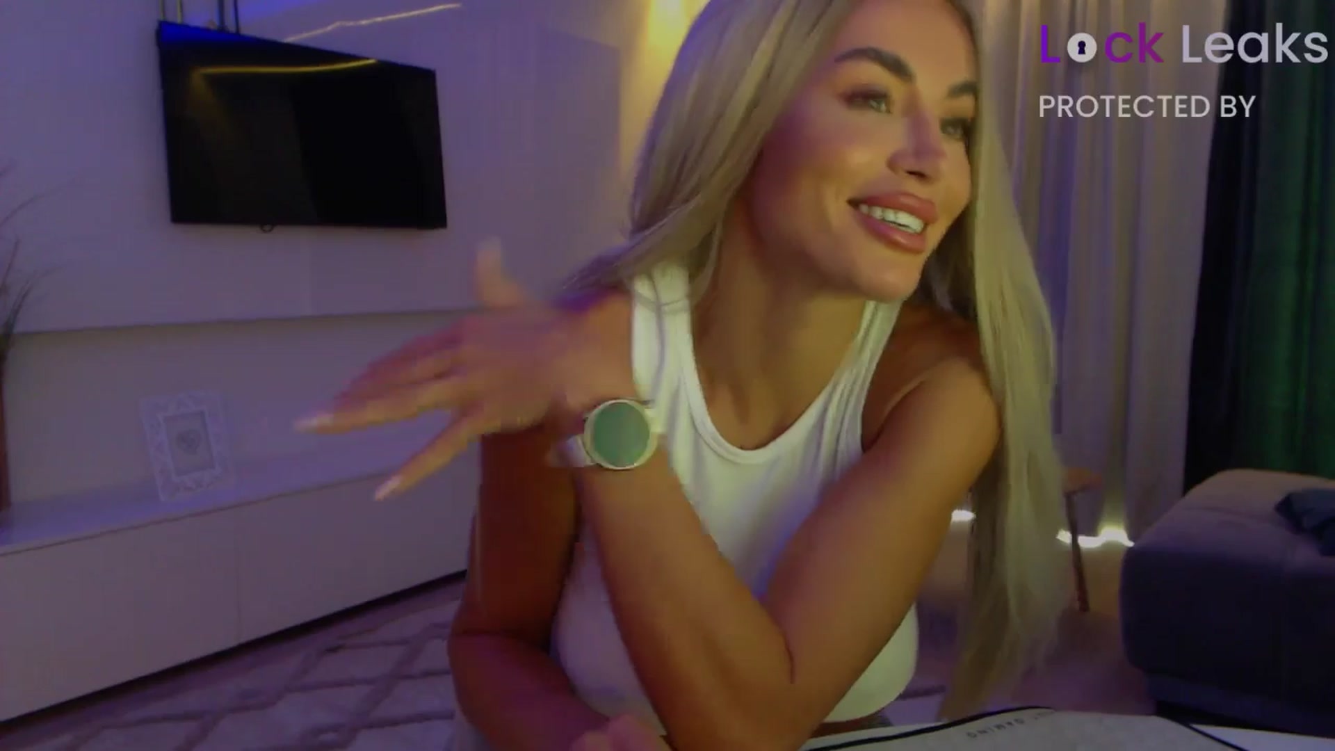 Gallery image thumbnail from Qu33n's myfreecams stream on, 10/15/2025, 09:17 image 12 of 20