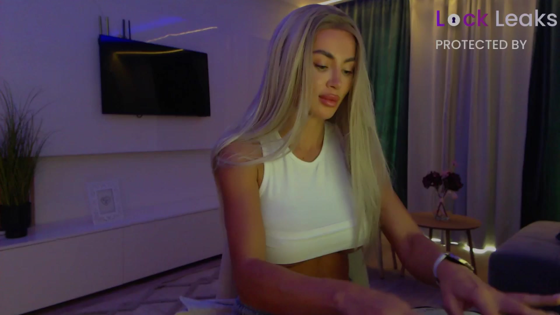Gallery image thumbnail from Qu33n's myfreecams stream on, 10/15/2025, 09:17 image 1 of 20