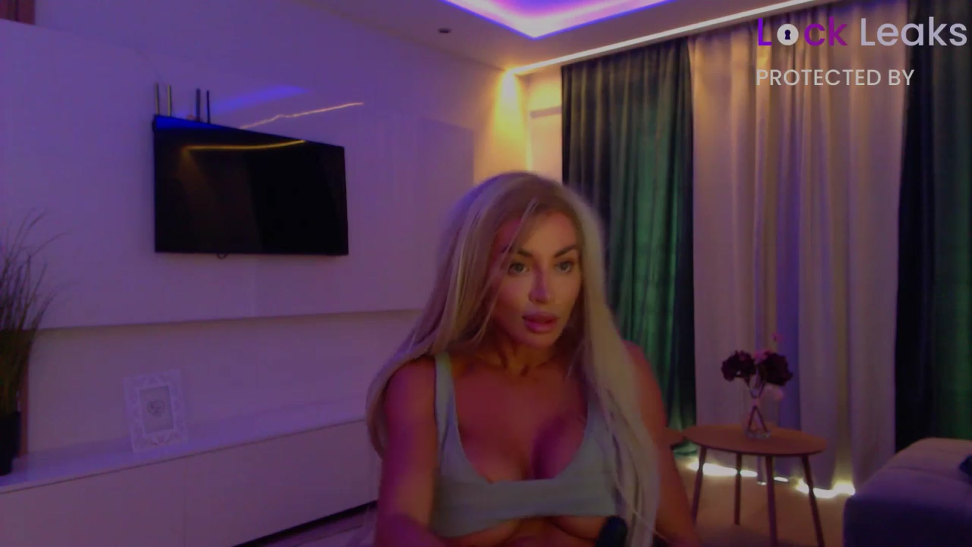 Gallery image thumbnail from Qu33n's myfreecams stream on, 10/18/2025, 13:17 image 13 of 20