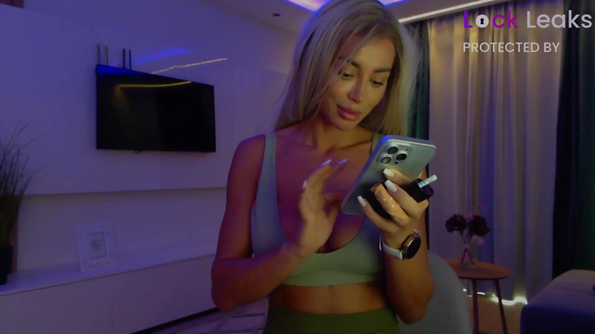 Gallery image thumbnail from Qu33n's myfreecams stream on, 10/18/2025, 13:17 image 16 of 20
