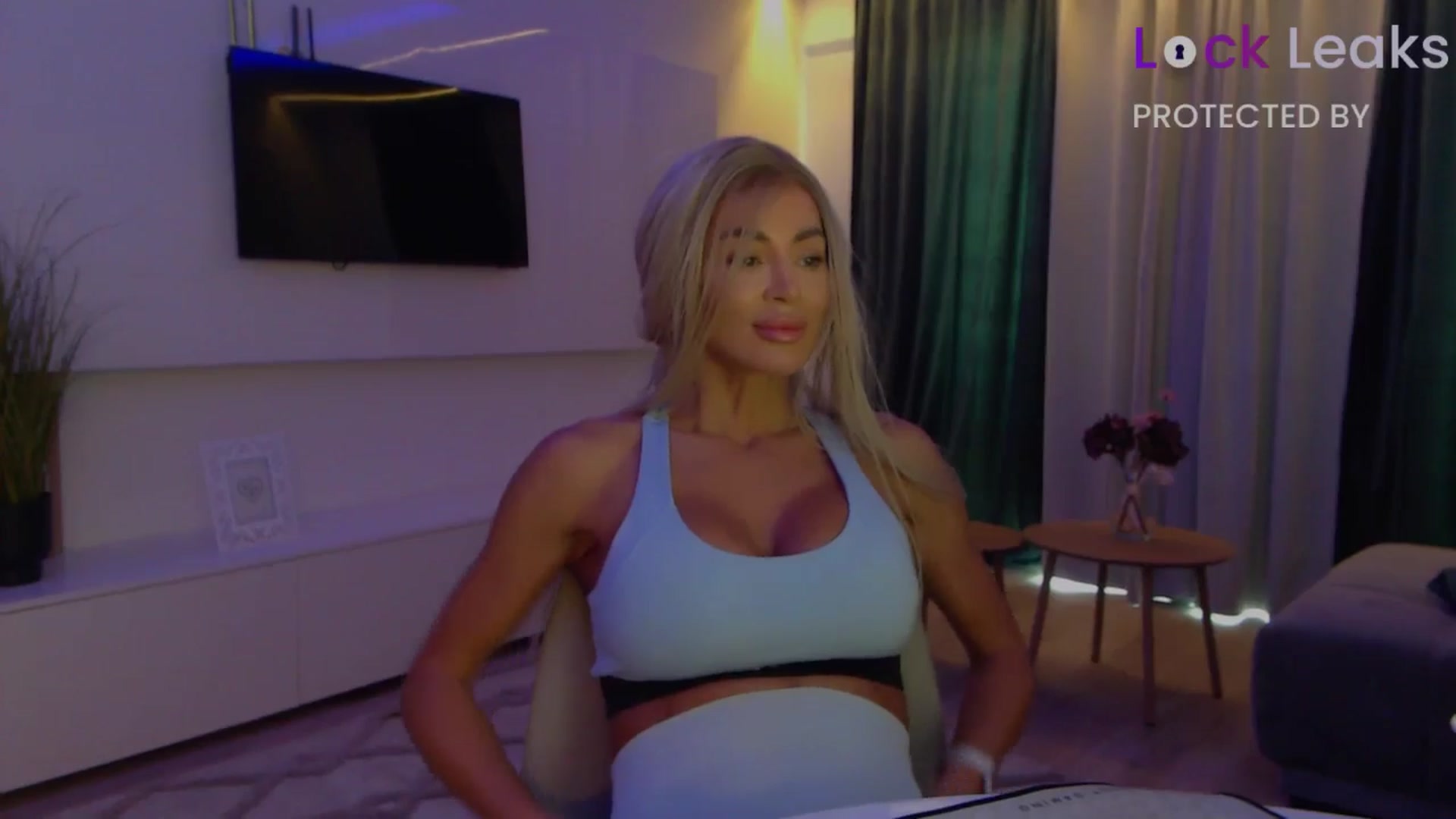 Gallery image thumbnail from Qu33n's myfreecams stream on, 10/19/2025, 09:55 image 14 of 20