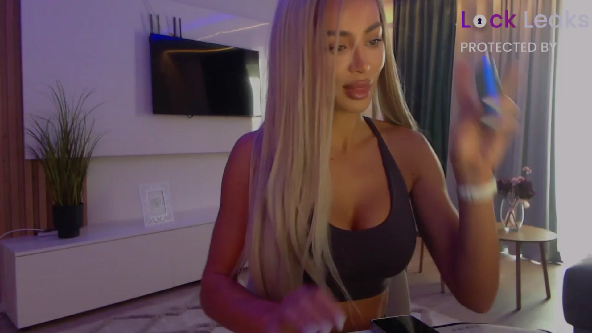 Gallery image thumbnail from Qu33n's myfreecams stream on, 10/21/2025, 06:56 image 1 of 20