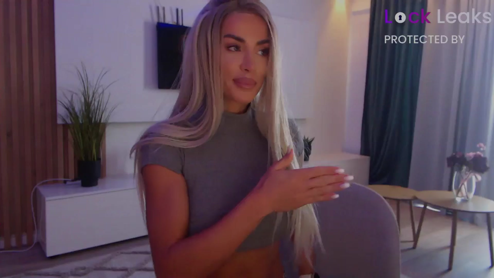 Gallery image thumbnail from Qu33n's myfreecams stream on, 10/22/2025, 09:53 image 8 of 20