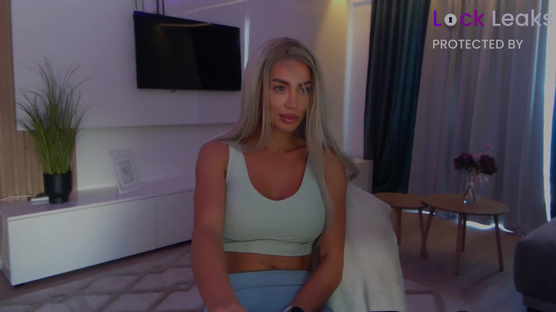 Gallery image thumbnail from Qu33n's myfreecams stream on, 11/02/2025, 10:20 image 15 of 20